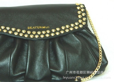 2013年春夏季新款土耳其俄羅斯迪拜時尚潮流餃子高檔金鉆金鏈女包 - 2013年春夏季新款土耳其俄羅斯迪拜時尚潮流餃子高檔金鉆金鏈女包廠家 - 2013年春夏季新款土耳其俄羅斯迪拜時尚潮流餃子高檔金鉆金鏈女包價格 - 廣州市花都區獅嶺博亞皮具廠 - 